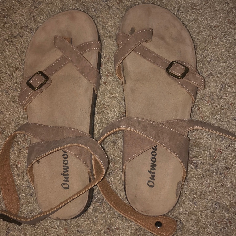 Out wood sandals with ankle strap